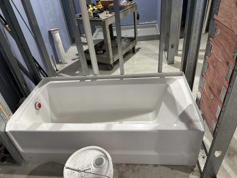 Bathtub_set_on_3rd_Floor