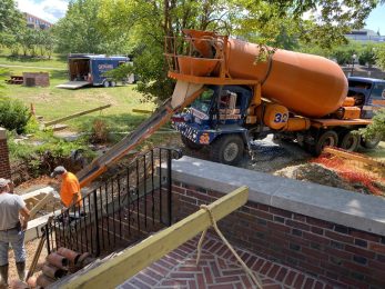 Concrete_Steps_being_poured